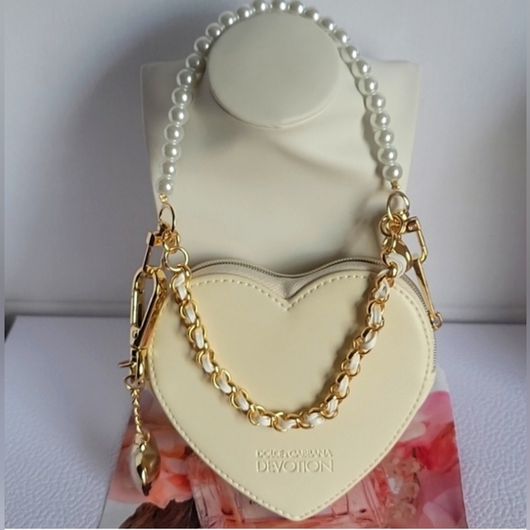 DOLCE GABBANA Heart-Shaped Cream Mini Bag with Gold Chain - Picture 1 of 12